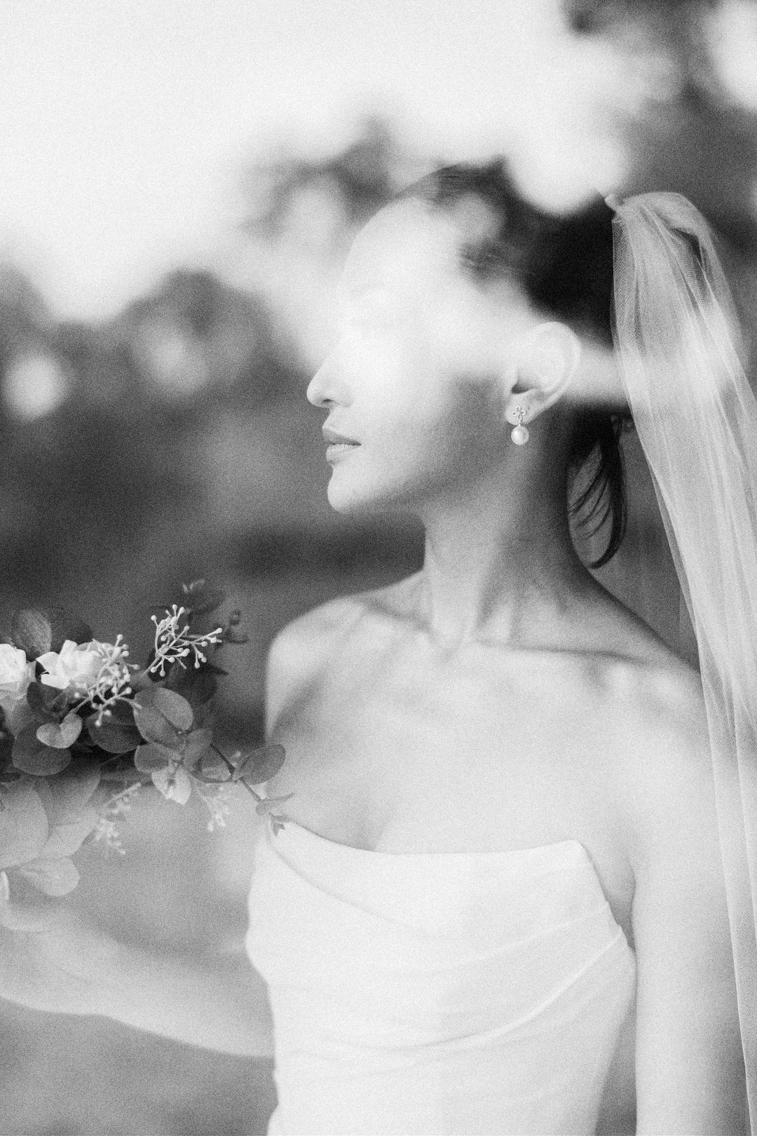Black and white Margaret River elopement photography of Amelia and Brandon