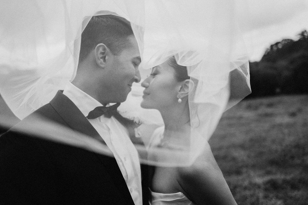 Black and white Margaret River elopement photography of Amelia and Brandon